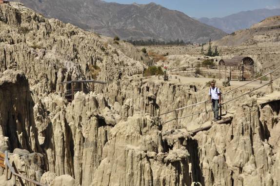 Caminhando pelas trilhas e meandros do Valle de la Luna, em La Paz, capital da Bolívia